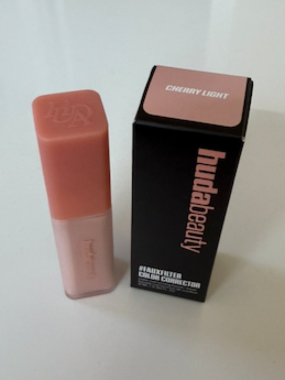Huda Beauty #FauxFilter Under Eye Corrector - Cherry Light